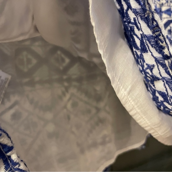 ✨BCBGMAXAZRIA Covina Embroidered Top, Size L - Picture 4 of 6